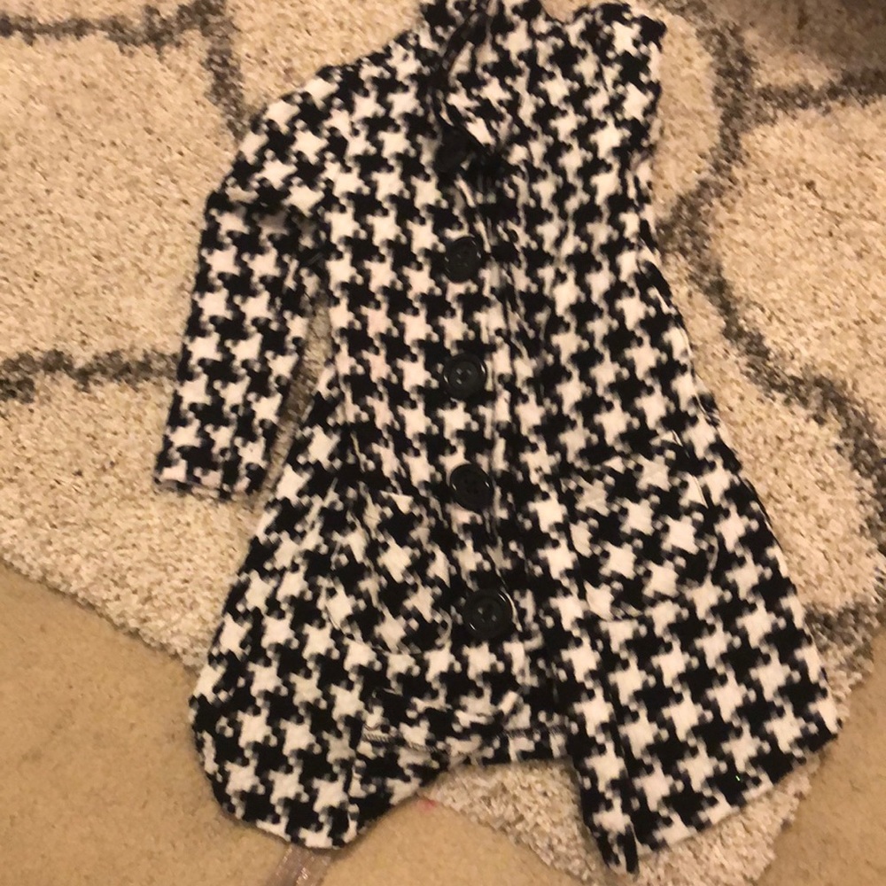 A black and white cute jacket! 🧥